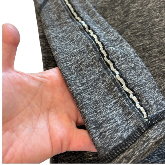 Lululemon Star Runner Gray Long Sleeve Top Women’s 2 - Picture 10 of 10